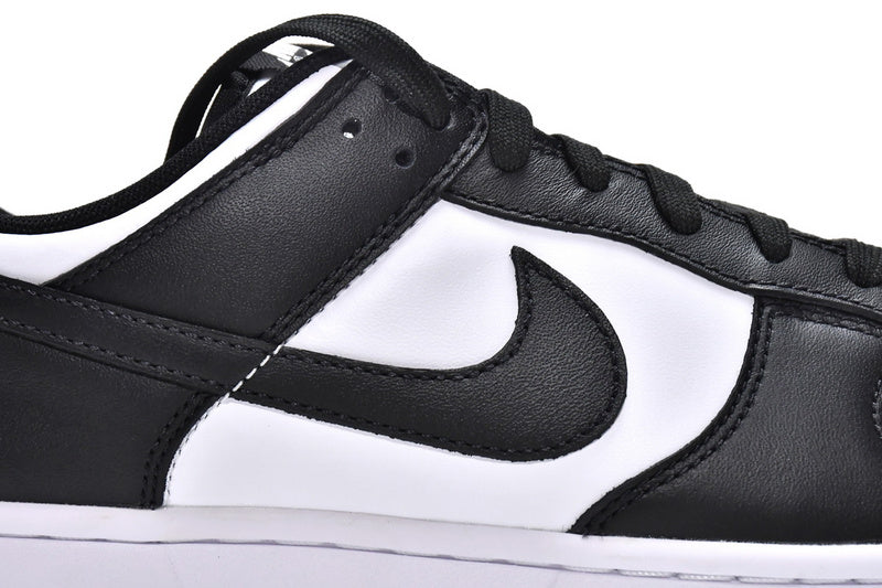 Dunk Low “Panda”